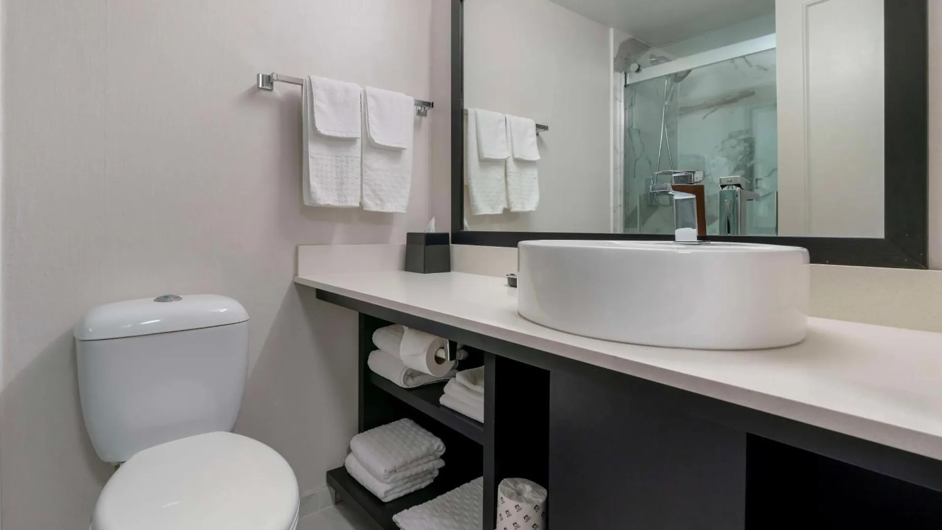 Best Western Plus Sands Vancouver Hotel